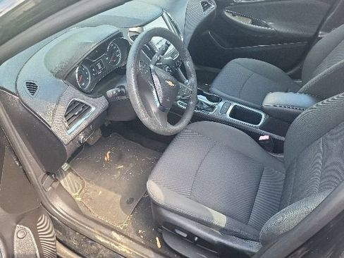Used 2017 Chevrolet Cruze LT w/ Convenience Package FWD image 5