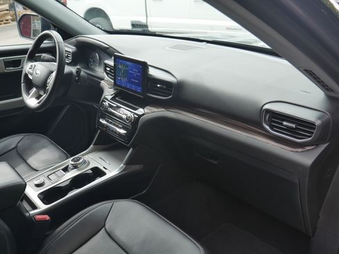 Certified 2024 Ford Explorer Limited AWD/4WD image 28