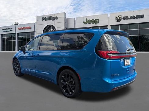 New 2026 Chrysler Pacifica Limited w/ S Appearance Package FWD image 6