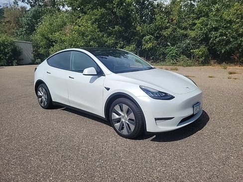 Used 2022 Tesla Model Y Long Range AWD/4WD image 7