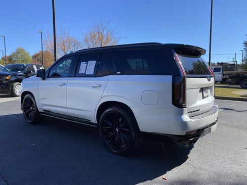 Used 2024 Cadillac Escalade V w/ LPO, ONYX Package image 7