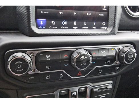 Used 2019 Jeep Wrangler Unlimited Sahara AWD/4WD image 22