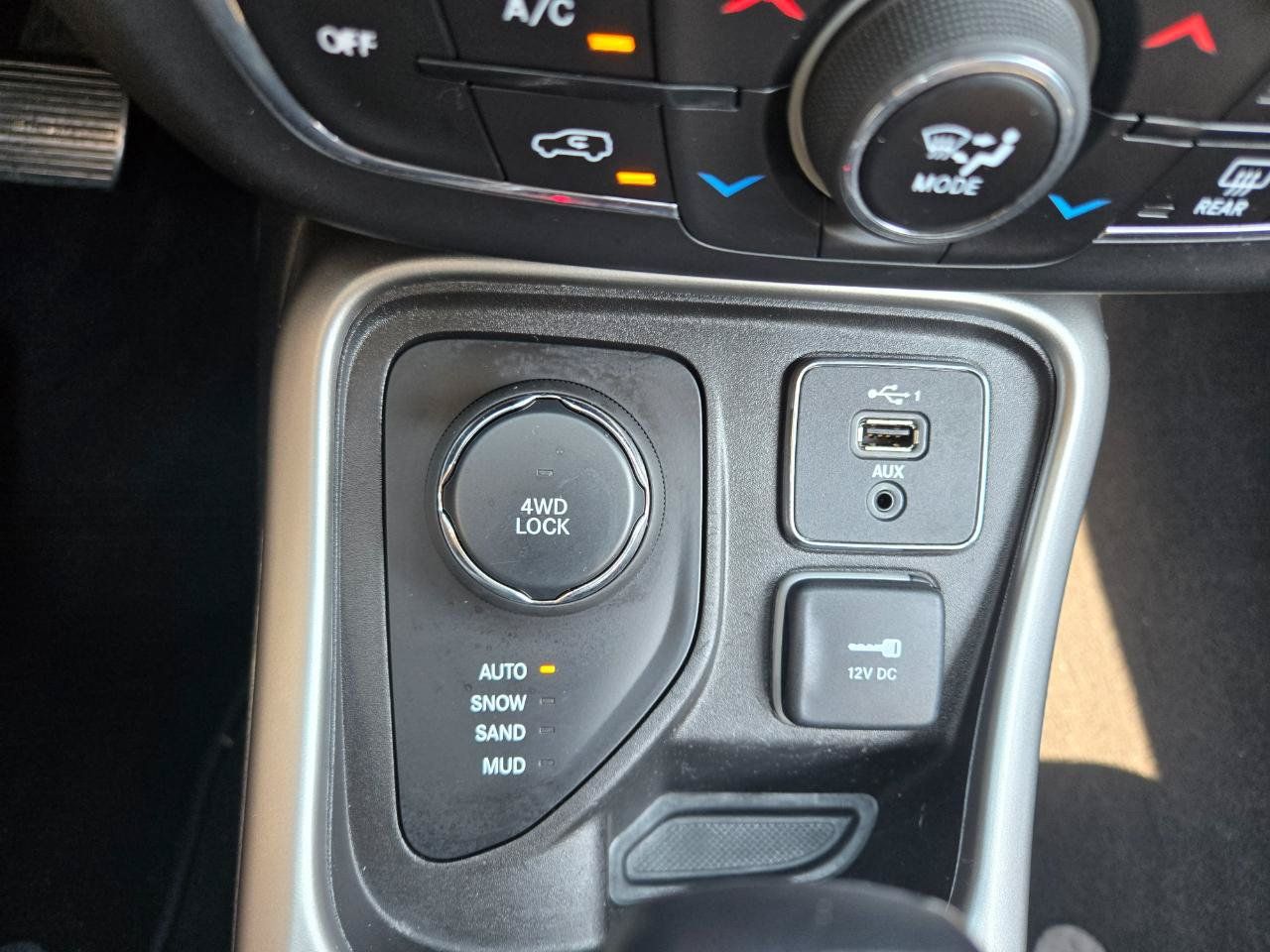 Used 2019 Jeep Compass Latitude AWD/4WD image 16