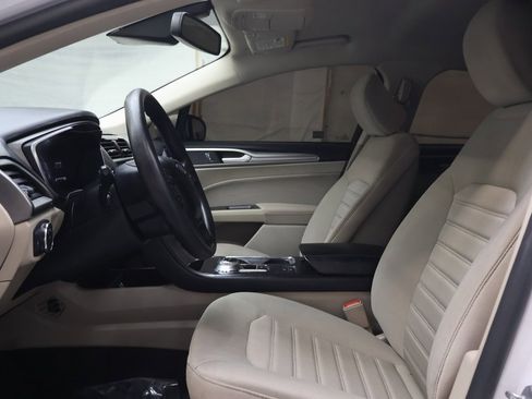 Used 2020 Ford Fusion SE image 17