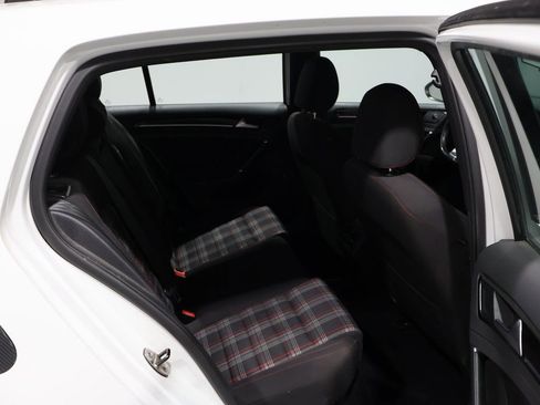 Used 2017 Volkswagen Golf S image 16