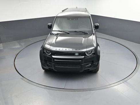 Used 2025 Land Rover Defender 130 X-Dynamic SE image 38