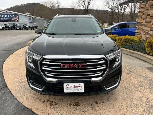 Used 2024 GMC Terrain SLT AWD/4WD image 2