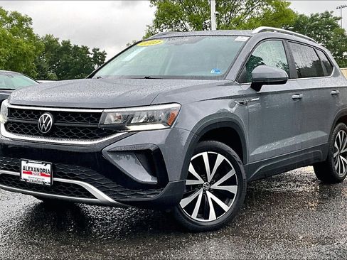 Used 2023 Volkswagen Taos SE w/ Panoramic Sunroof Package AWD/4WD image 1