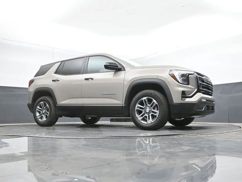 Used 2025 GMC Terrain Elevation image 40