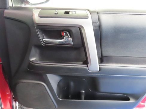 Used 2020 Toyota 4Runner SR5 AWD/4WD image 35