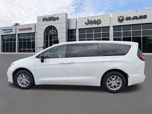 New 2026 Chrysler Pacifica Select image 8