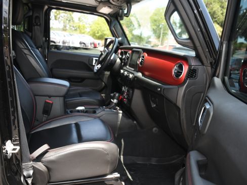 Used 2022 Jeep Gladiator Rubicon w/ Cold Weather Group AWD/4WD image 20