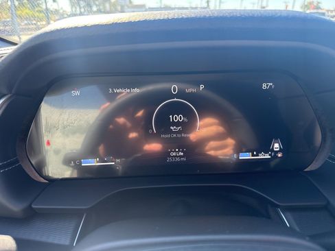 Certified 2024 Jeep Grand Cherokee Laredo w/ Luxury Tech Group I image 17