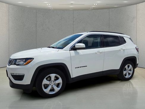 Used 2019 Jeep Compass Latitude w/ Cold Weather Group FWD image 10