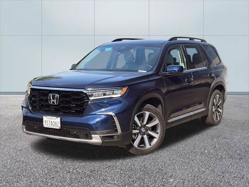 Certified 2025 Honda Pilot Touring image 1