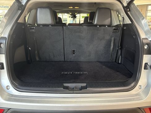Used 2022 Toyota Highlander XLE AWD/4WD image 26