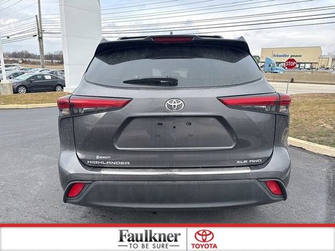 Used 2022 Toyota Highlander XLE image 6