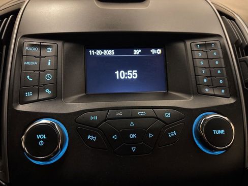 Used 2019 Ford Edge SE image 17