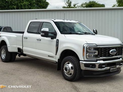 Used 2023 Ford F350 Lariat w/ Lariat Ultimate Package AWD/4WD image 3
