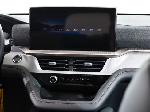 New 2025 Ford Explorer Active w/ Active Comfort Package image 9