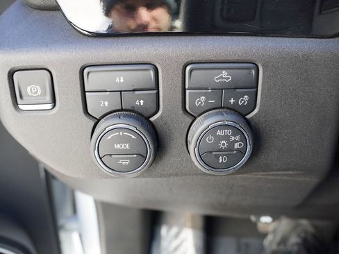 Certified 2025 Chevrolet Silverado 2500 LT w/ Convenience Package image 22