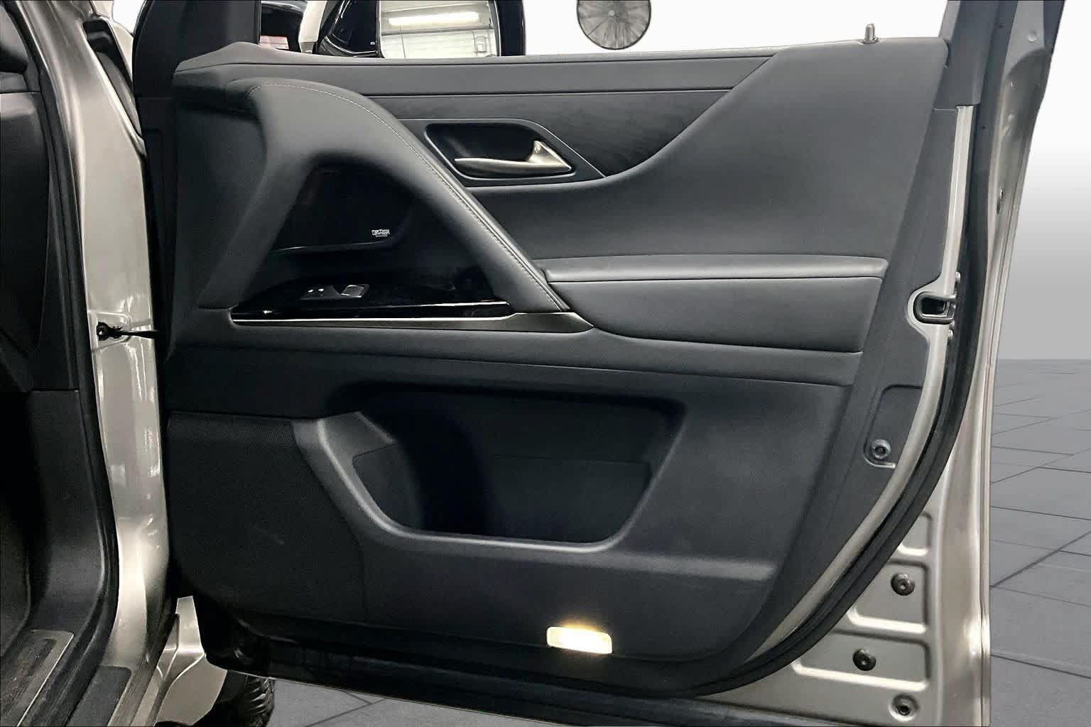 Used 2022 Lexus LX 600 4WD w/ Luxury Package image 21