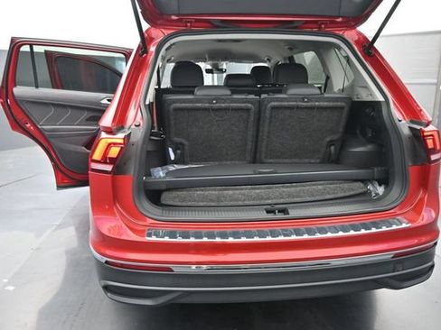 Used 2023 Volkswagen Tiguan SE FWD image 8