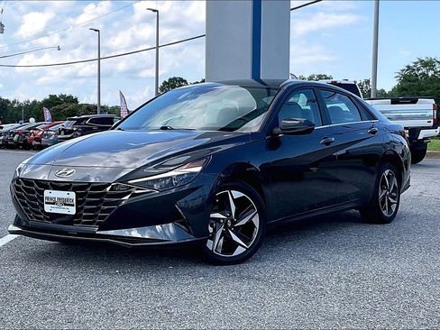 Used 2023 Hyundai Elantra Limited FWD image 3