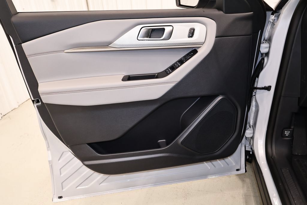 New 2026 Ford Explorer Active w/ Active Comfort Package AWD/4WD image 10