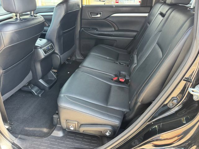 Used 2015 Toyota Highlander XLE AWD/4WD image 17