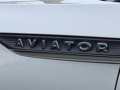 Used 2022 Lincoln Aviator AWD w/ Premium Package image 32
