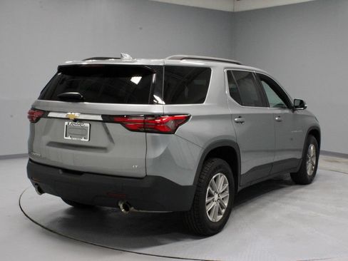 Used 2023 Chevrolet Traverse LT FWD image 11