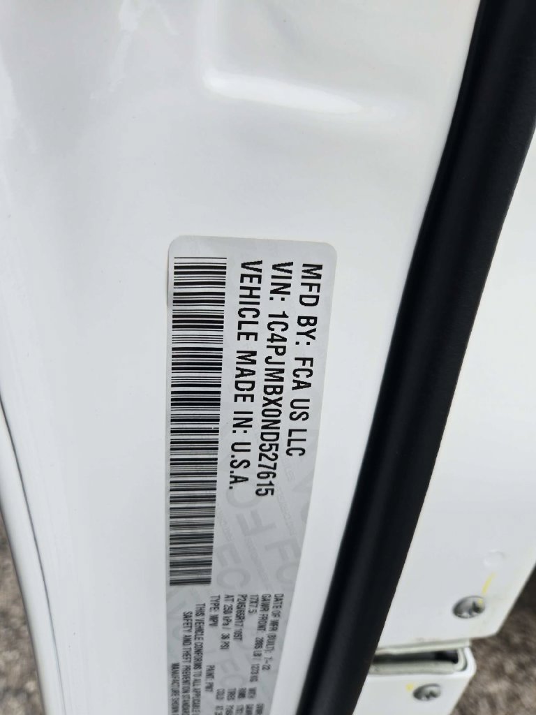 Used 2022 Jeep Cherokee Trailhawk AWD/4WD image 35