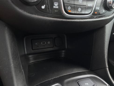 Used 2024 Chevrolet Equinox LT FWD image 19