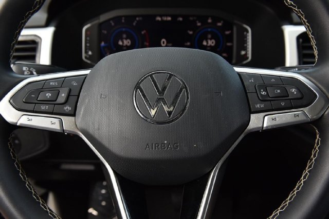 Certified 2023 Volkswagen Atlas Cross Sport SE w/ Panoramic Sunroof Package AWD/4WD image 18