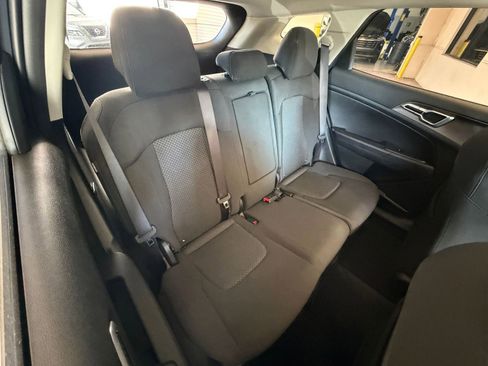 Used 2025 Kia Sportage LX image 32