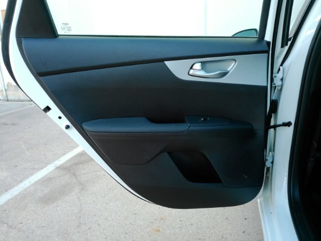 Used 2024 Kia Forte LXS w/ LXS Technology Package FWD image 17