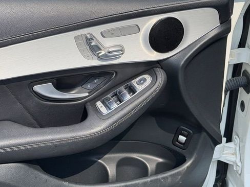 Used 2022 Mercedes-Benz GLC 300 4MATIC image 11