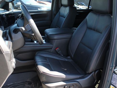 Used 2025 Chevrolet Tahoe RST w/ Comfort Package AWD/4WD image 18