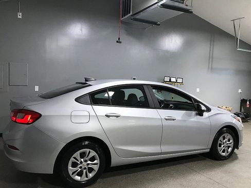 Used 2019 Chevrolet Cruze LS w/ LS Fleet Convenience Package FWD image 3