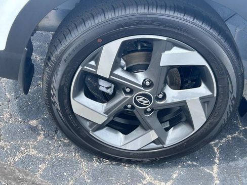 Used 2026 Hyundai Venue SEL FWD image 4