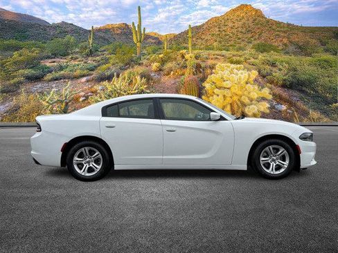Used 2022 Dodge Charger SXT image 3