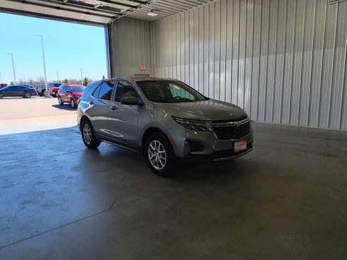 Used 2023 Chevrolet Equinox LT AWD/4WD image 2