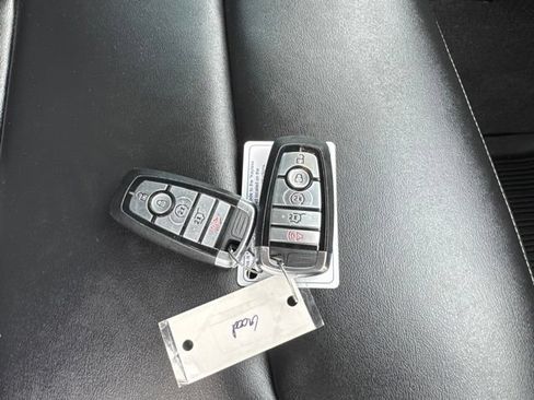 Used 2023 Ford Explorer XLT w/ Equipment Group 202A RWD image 6