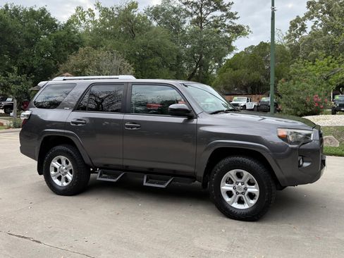 Used 2018 Toyota 4Runner SR5 AWD/4WD image 16