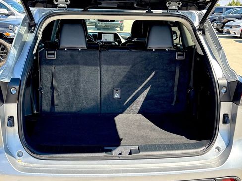 Used 2023 Toyota Highlander XLE image 26