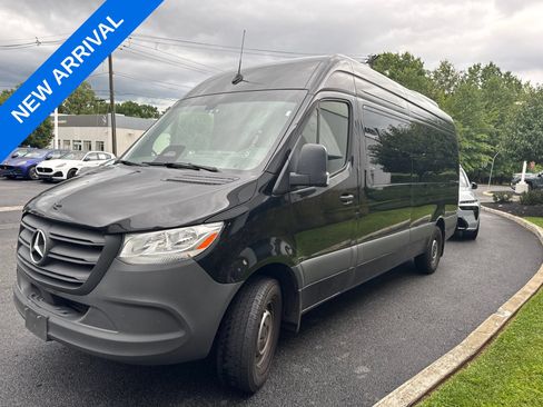 Used 2025 Mercedes-Benz Sprinter 2500 image 4
