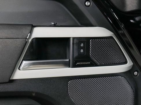 Used 2023 Land Rover Defender 90 S image 26