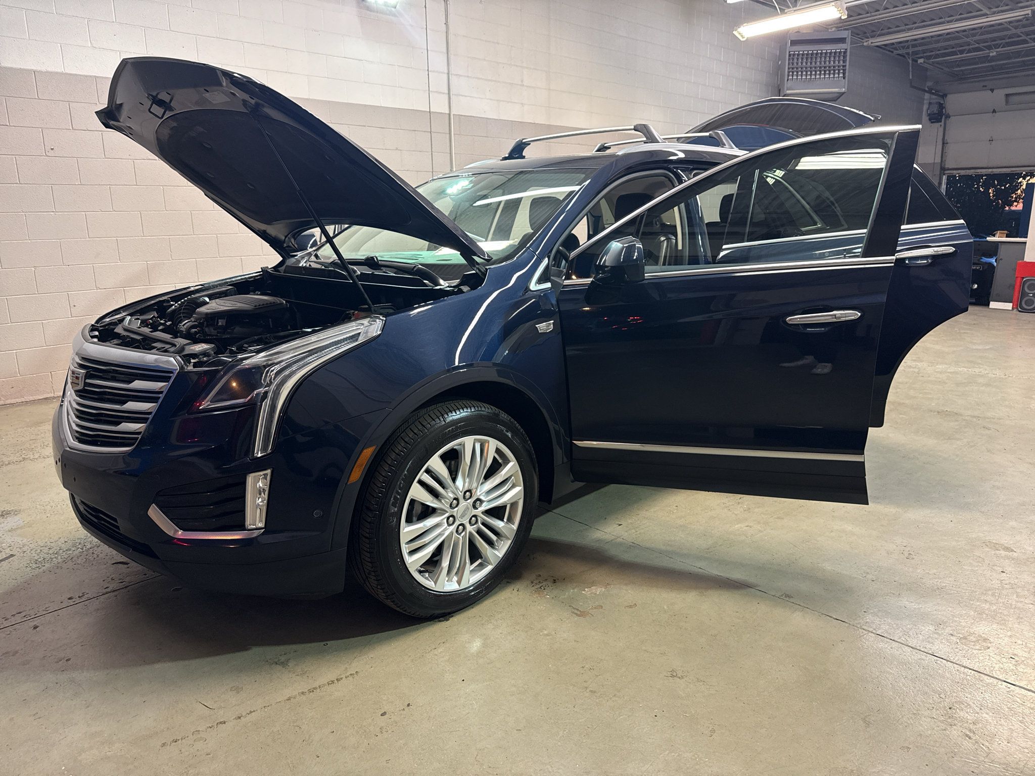 Used 2017 Cadillac XT5 Premium Luxury w/ Driver Assist Package AWD/4WD image 11