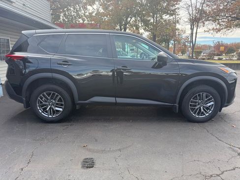 Used 2023 Nissan Rogue S image 2
